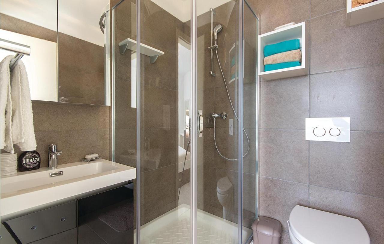 Lovely Apartment In Medulin With Kitchen Bagian luar foto