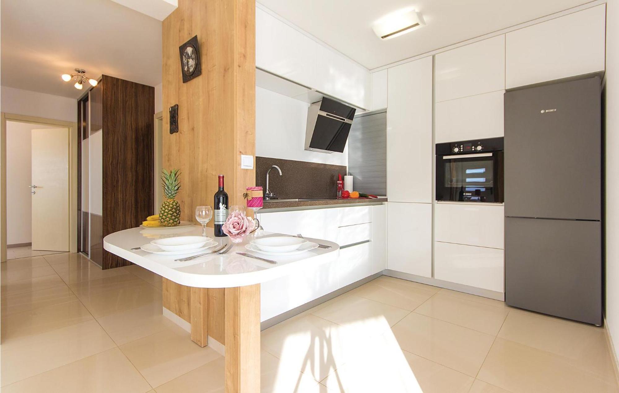 Lovely Apartment In Medulin With Kitchen Bagian luar foto