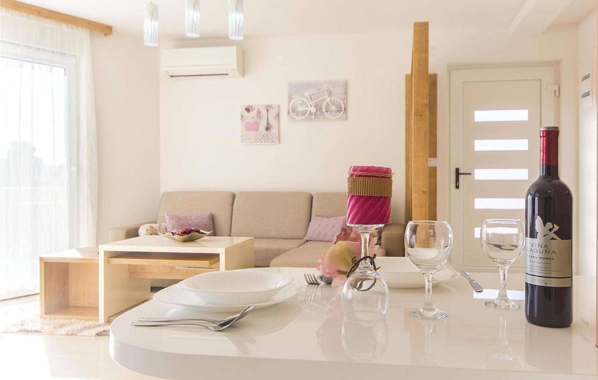 Lovely Apartment In Medulin With Kitchen Bagian luar foto