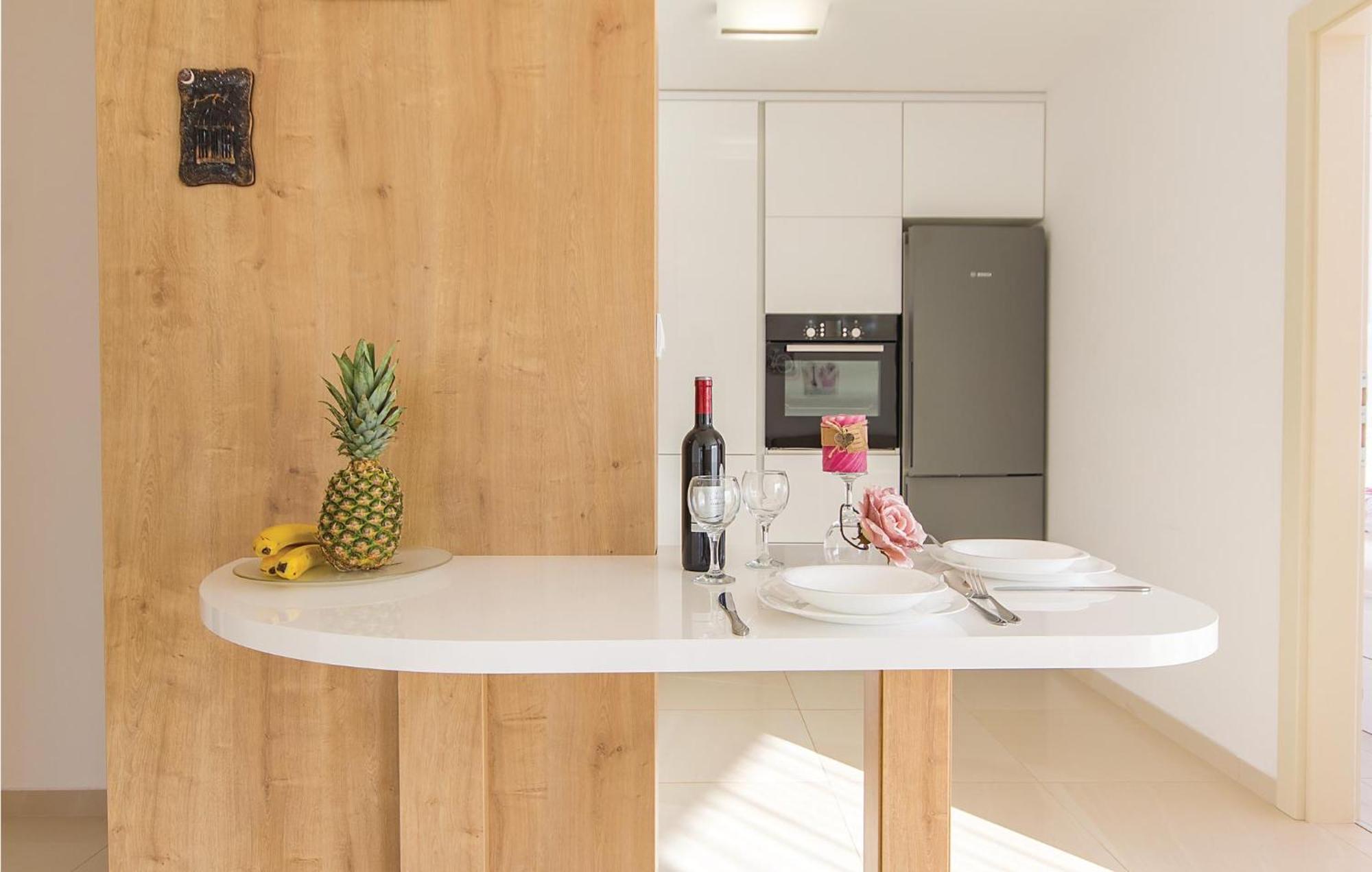 Lovely Apartment In Medulin With Kitchen Bagian luar foto