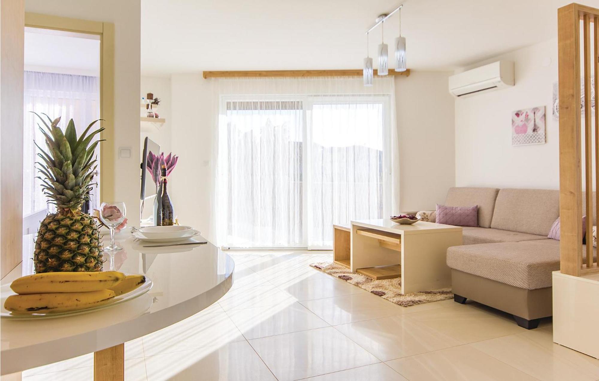 Lovely Apartment In Medulin With Kitchen Bagian luar foto