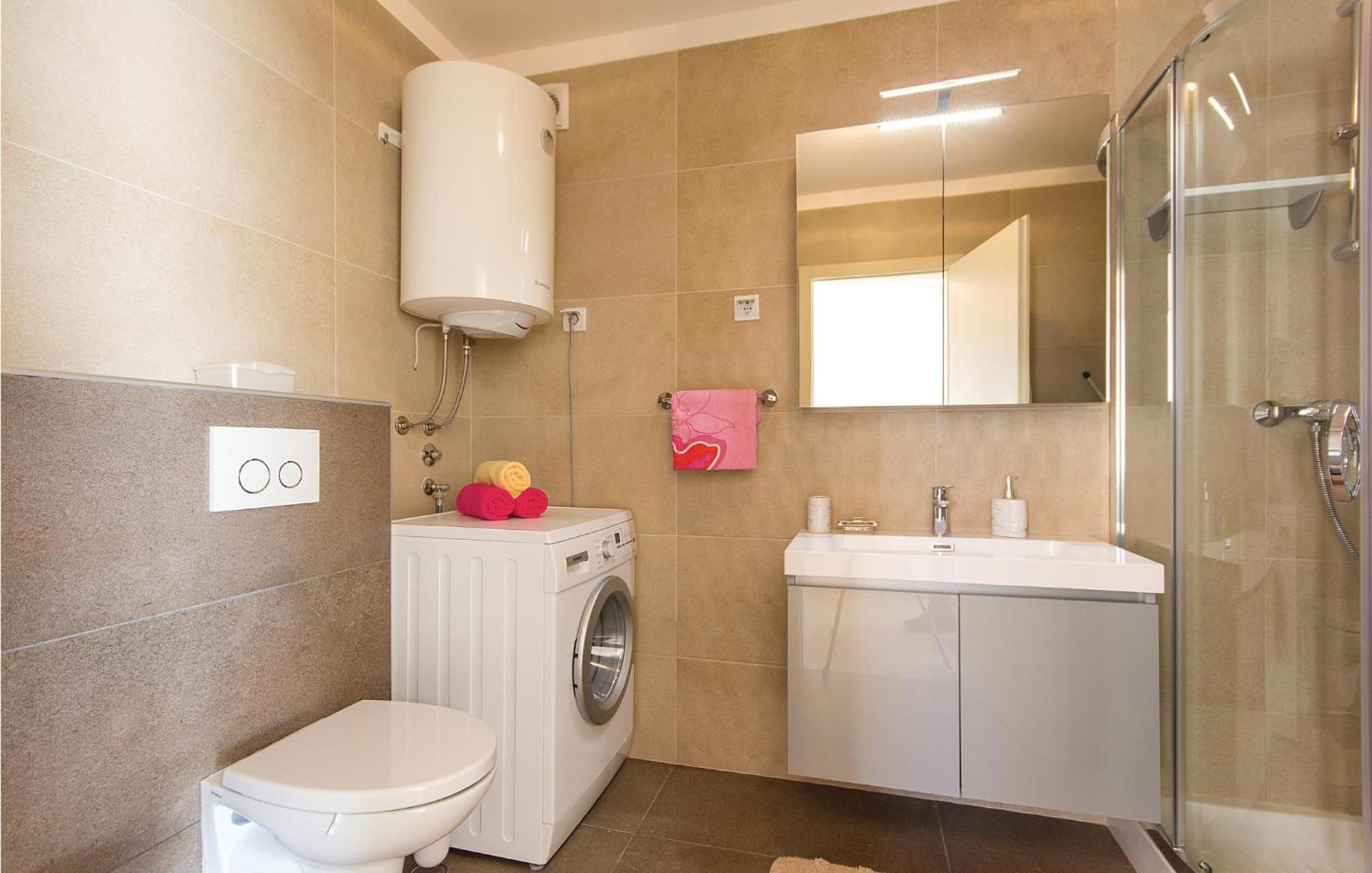 Lovely Apartment In Medulin With Kitchen Bagian luar foto